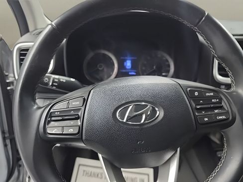 Used 2022 Hyundai Venue SEL FWD image 30