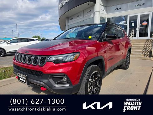 Used 2025 Jeep Compass Trailhawk AWD/4WD image 1