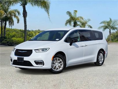 New 2026 Chrysler Pacifica Select