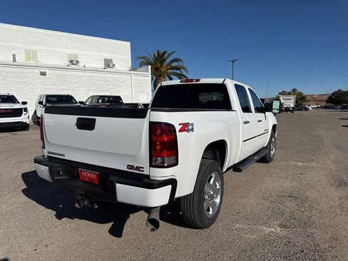 Used 2014 GMC Sierra 2500 Denali w/ Suspension Package, Off-Road image 5