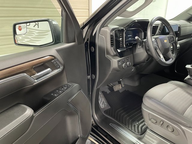 Used 2024 Chevrolet Silverado 1500 LT AWD/4WD image 10