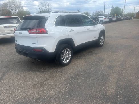 Used 2016 Jeep Cherokee Latitude w/ Comfort/Convenience Group AWD/4WD image 18