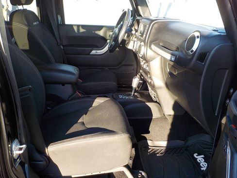 Used 2016 Jeep Wrangler Unlimited Rubicon w/ Connectivity Group image 16