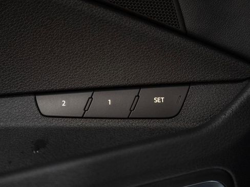 Used 2024 Audi Q8 e-tron Premium Plus image 39