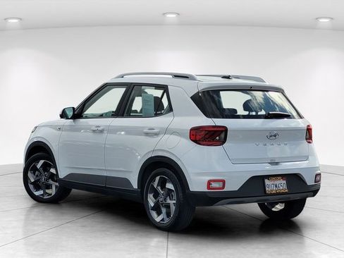 Certified 2025 Hyundai Venue SEL image 6