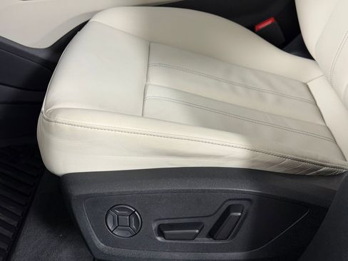 Used 2025 Audi A6 e-tron Premium w/ Convenience Package image 14
