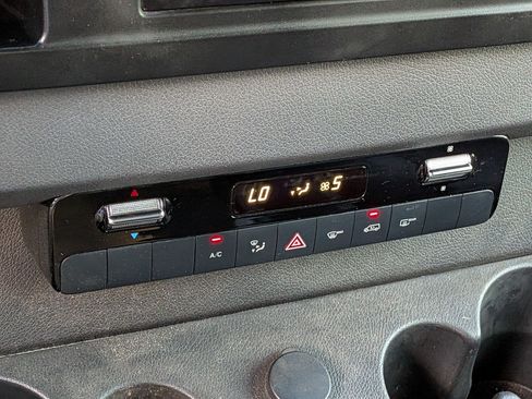 Used 2022 Mercedes-Benz Sprinter 2500 image 22