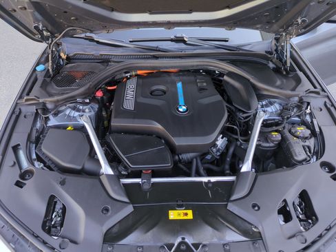 Used 2019 BMW 530e xDrive w/ M Sport Package image 34