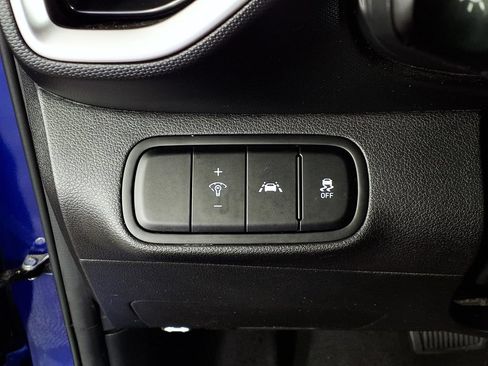Used 2021 Hyundai Venue SE FWD image 17