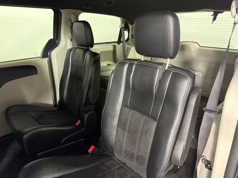 Used 2019 Dodge Grand Caravan SXT FWD image 13