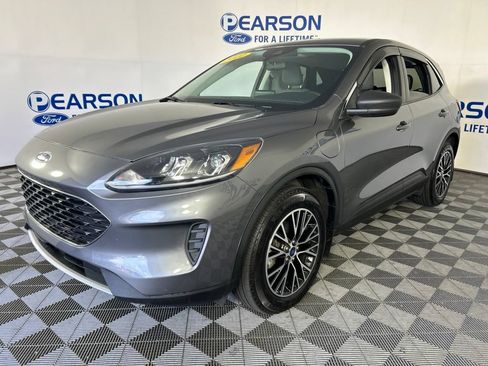 Used 2022 Ford Escape SE w/ Cold Weather Package FWD image 1