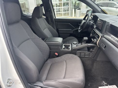 Certified 2025 Toyota Tacoma SR5 AWD/4WD image 26