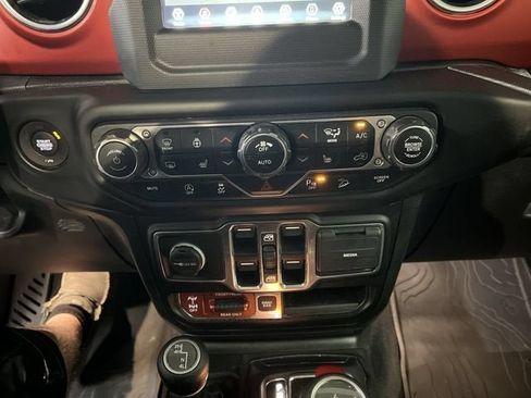 Used 2020 Jeep Wrangler Unlimited Rubicon w/ LED Lighting Group AWD/4WD image 17