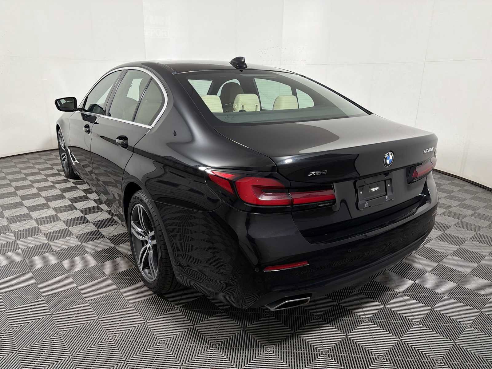 Used 2023 BMW 530i xDrive w/ Convenience Package AWD/4WD image 5