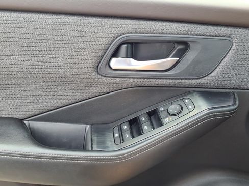 Used 2022 Nissan Rogue SV FWD image 15