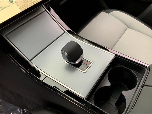 New 2025 Land Rover Range Rover Velar S AWD/4WD image 7