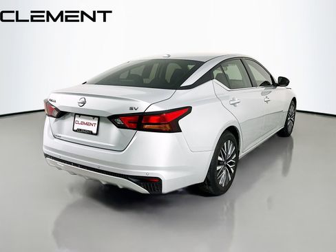 Used 2024 Nissan Altima 2.5 SV image 7