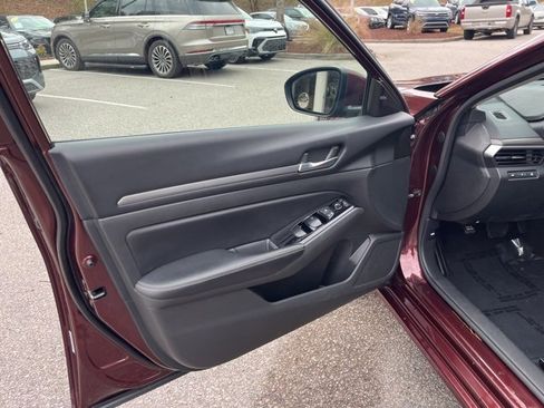 Used 2023 Nissan Altima 2.5 SV image 5