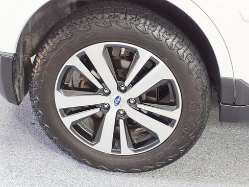 Used 2018 Subaru Outback 2.5i Limited AWD/4WD image 5