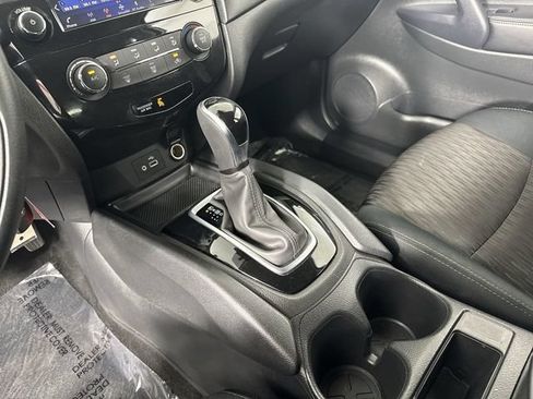 Used 2019 Nissan Rogue S AWD/4WD image 17