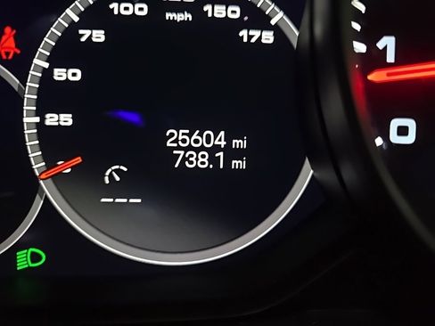 Used 2022 Porsche Cayenne image 23