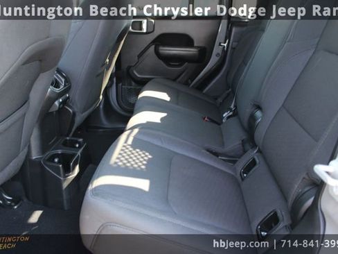 Used 2021 Jeep Gladiator Willys image 32