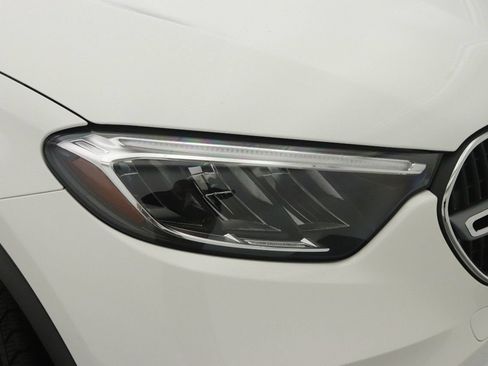 Used 2025 Mercedes-Benz GLC 300 4MATIC image 24