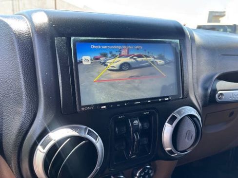 Used 2012 Jeep Wrangler Unlimited Rubicon AWD/4WD image 13