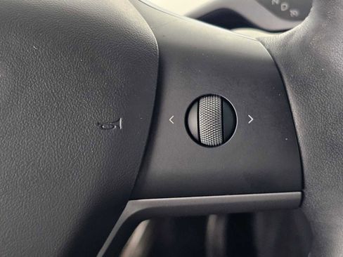 Used 2022 Tesla Model Y Long Range image 28