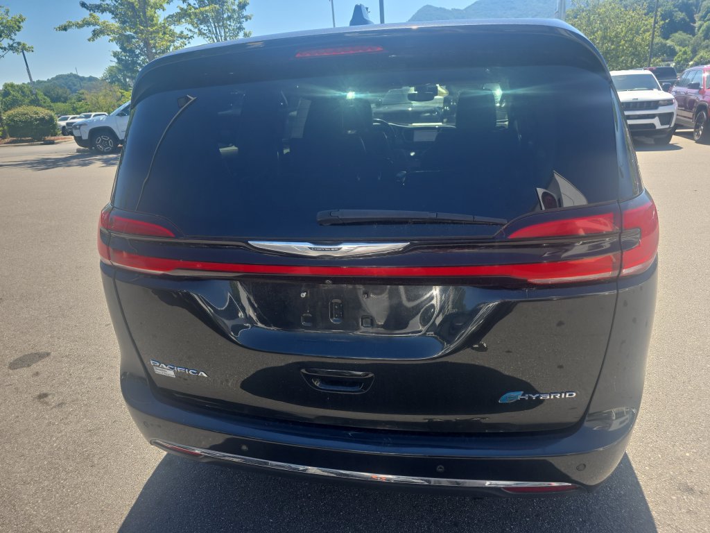 Used 2022 Chrysler Pacifica Touring-L FWD image 4