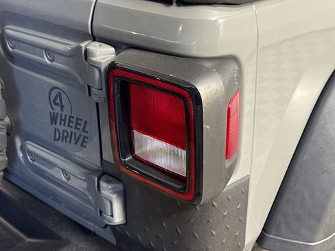 Used 2020 Jeep Wrangler Willys image 34