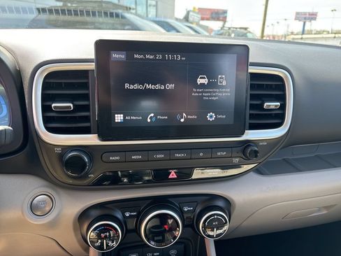Used 2025 Hyundai Venue SEL FWD image 9