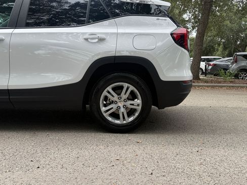 Used 2024 GMC Terrain SLE FWD image 28