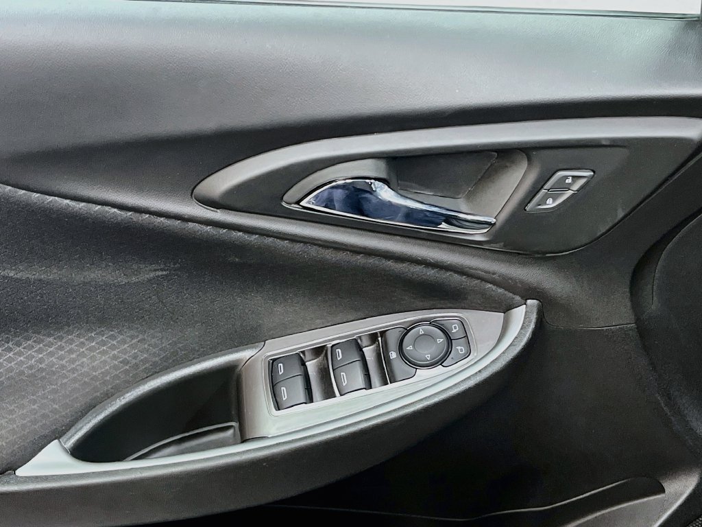 Used 2025 Chevrolet Malibu RS FWD image 18