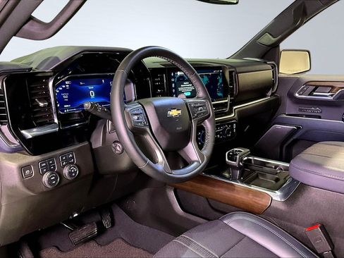 Used 2024 Chevrolet Silverado 1500 High Country AWD/4WD image 19