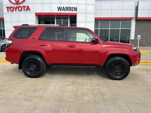 Used 2023 Toyota 4Runner SR5 Premium w/ Moonroof Package AWD/4WD image 9
