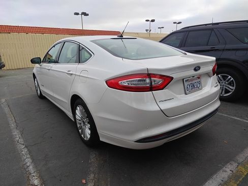 Used 2013 Ford Fusion SE FWD image 4