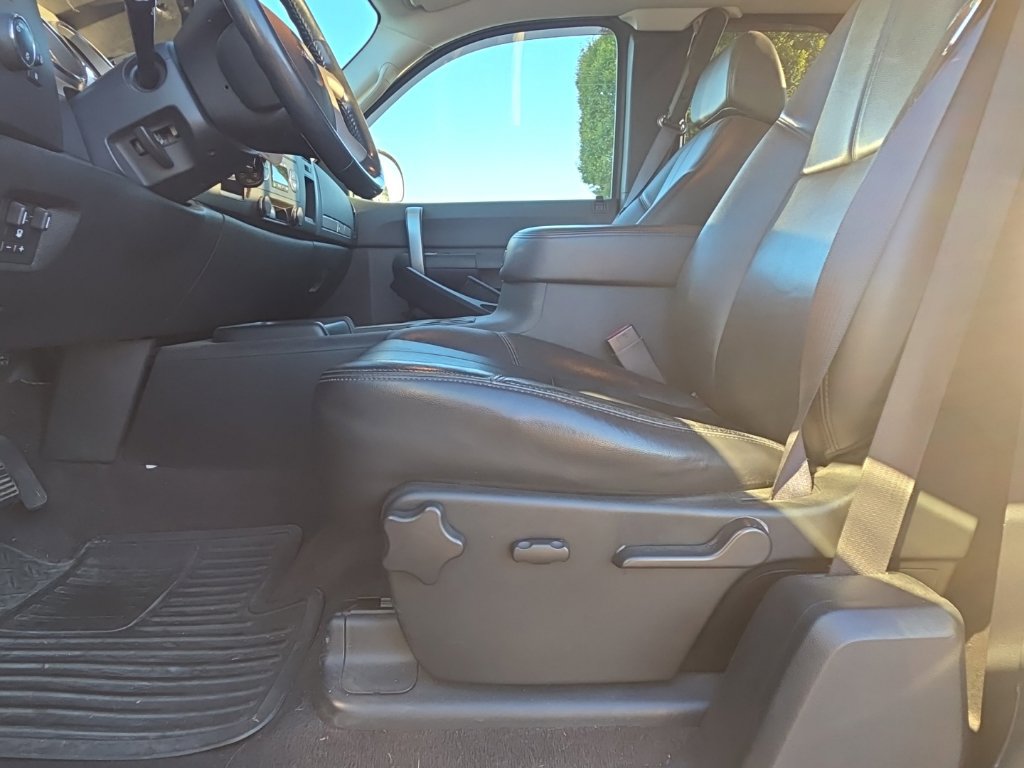 Used 2009 GMC Sierra 2500 SLE w/ Convenience Package RWD image 3