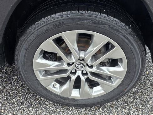 Used 2019 Toyota RAV4 XLE Premium FWD image 34