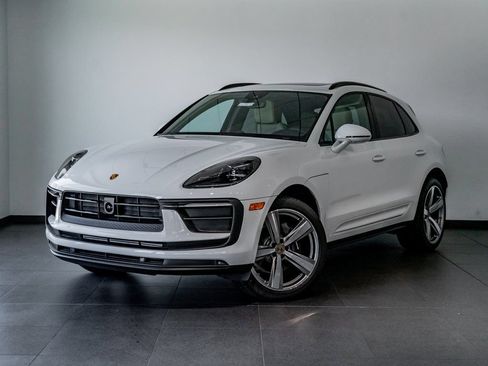 Certified 2025 Porsche Macan AWD/4WD image 1