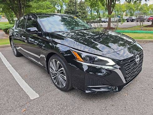 Used 2025 Nissan Altima 2.5 SL FWD image 2