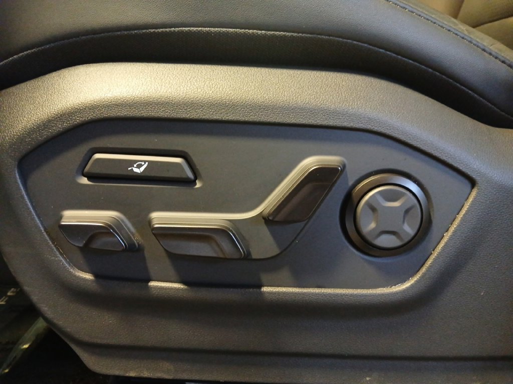 Used 2025 Hyundai Santa Fe Calligraphy FWD image 17