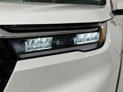 New 2025 Honda Pilot Touring image 9