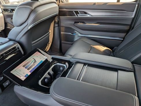 Used 2023 Jeep Grand Wagoneer Series II w/ Quick Order Packagew 28T image 10