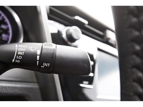 Used 2020 Toyota Camry SE FWD image 18