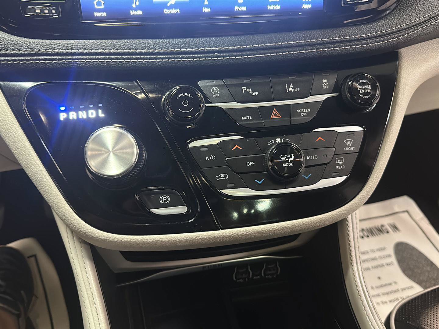 Certified 2023 Chrysler Pacifica Limited FWD image 23