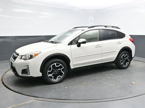 Used 2017 Subaru Crosstrek 2.0i Limited image 3