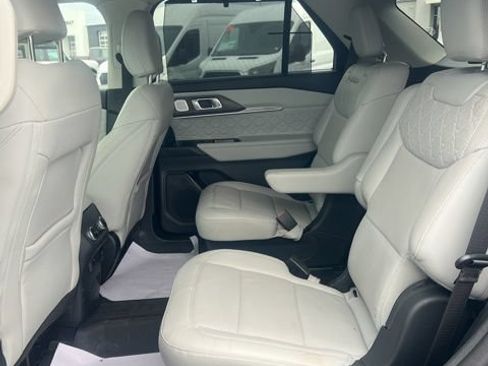 Used 2025 Ford Explorer Platinum w/ LUX Leather Package AWD/4WD image 13