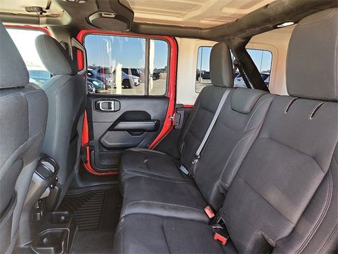 Used 2018 Jeep Wrangler Unlimited Sahara image 9