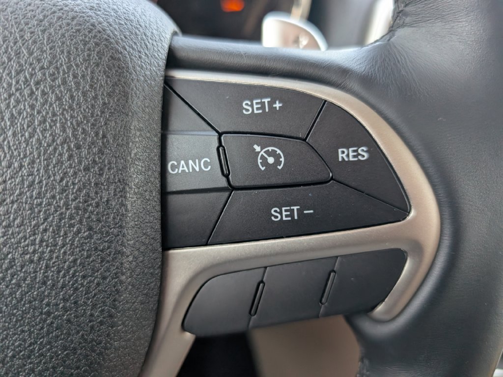 Used 2017 Jeep Grand Cherokee Limited AWD/4WD image 14